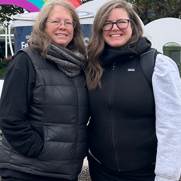 Meet your Posher, Jennifer - Picture 1 of 1